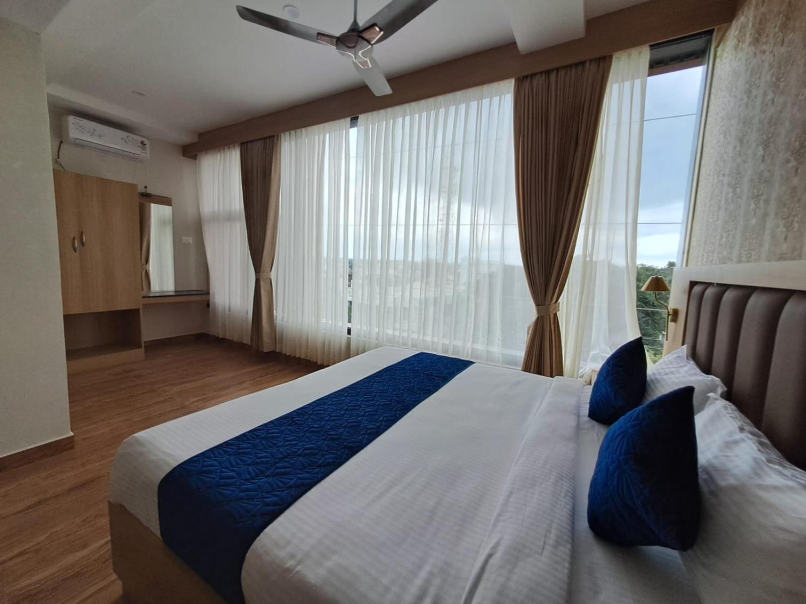 Sky Inn Мисор Екстериор снимка